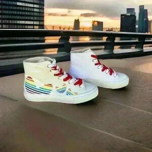 Stuart Weitzman “Ollie” heart high top sneaker size 6.5 NWOB